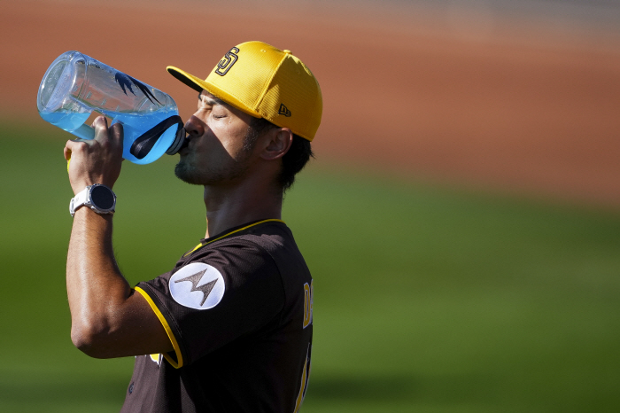 The day after tomorrow, 40 Darvish suspends all pitching due to accumulated fatigue. There are still four years and 97 billion won left