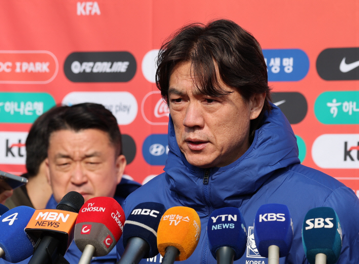 German media is paying attention to the escalating conflict between the Korean national team in Munich...Director Hong Myung-bo criticized Kim Min-jae's injury