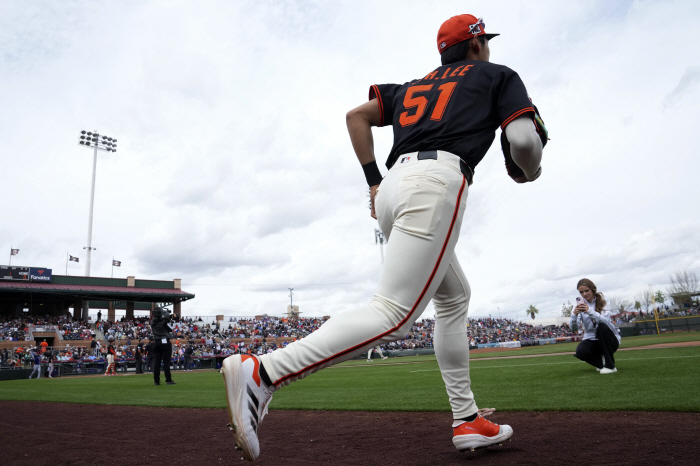 I can't guarantee you until we know the results of the MRI Growing anxiety, Lee Jung-hoo's first back injury to SF director who has already prepared an alternative