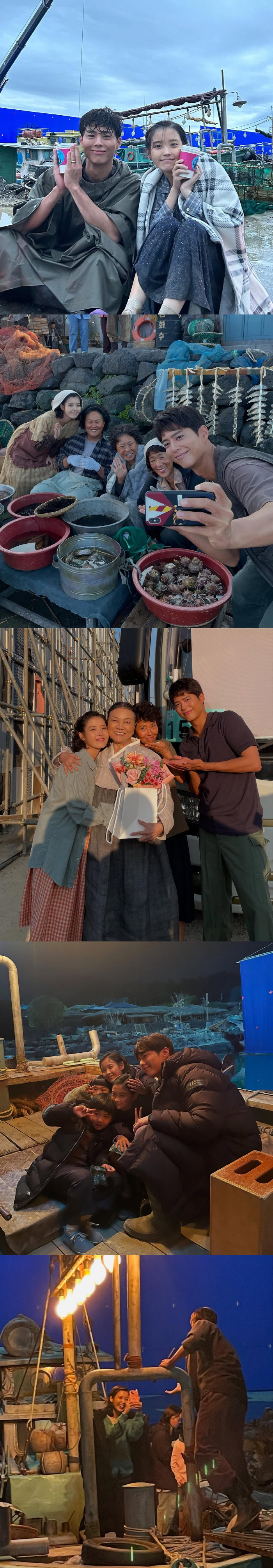 IU and Park Bo-gum shed tears as soon as they saw the photo. Behind the scenes of Act 2