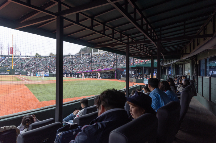 New G-round 1st base → Expand outdoor table seats → Even on-site sales...Lotte to improve fan viewing environment in 2025 season