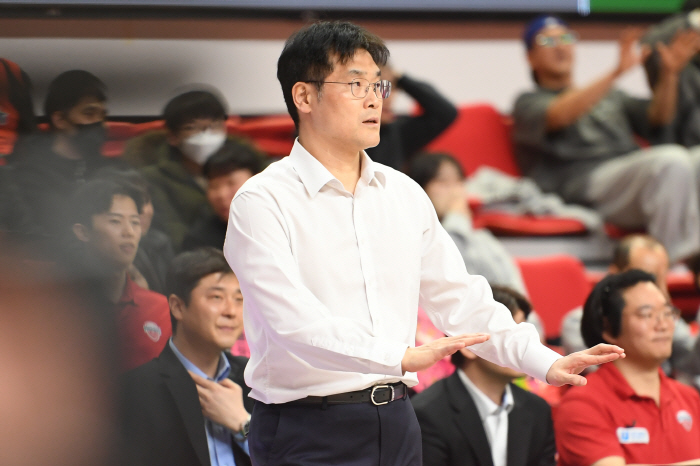  Coach Cho Dong-hyun will prepare more homework to solve