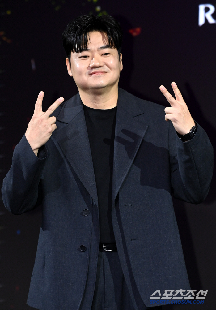  Shin Minjae, what do you think about the V pose?