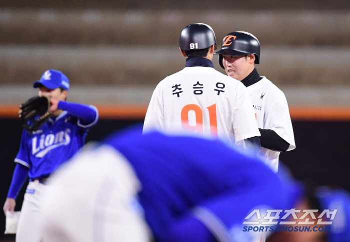 There was a reason for Taengoo's first hitter. Hanwha Ballpark, the first home run hero was born. Hanwha won five consecutive exhibition games and finished second 