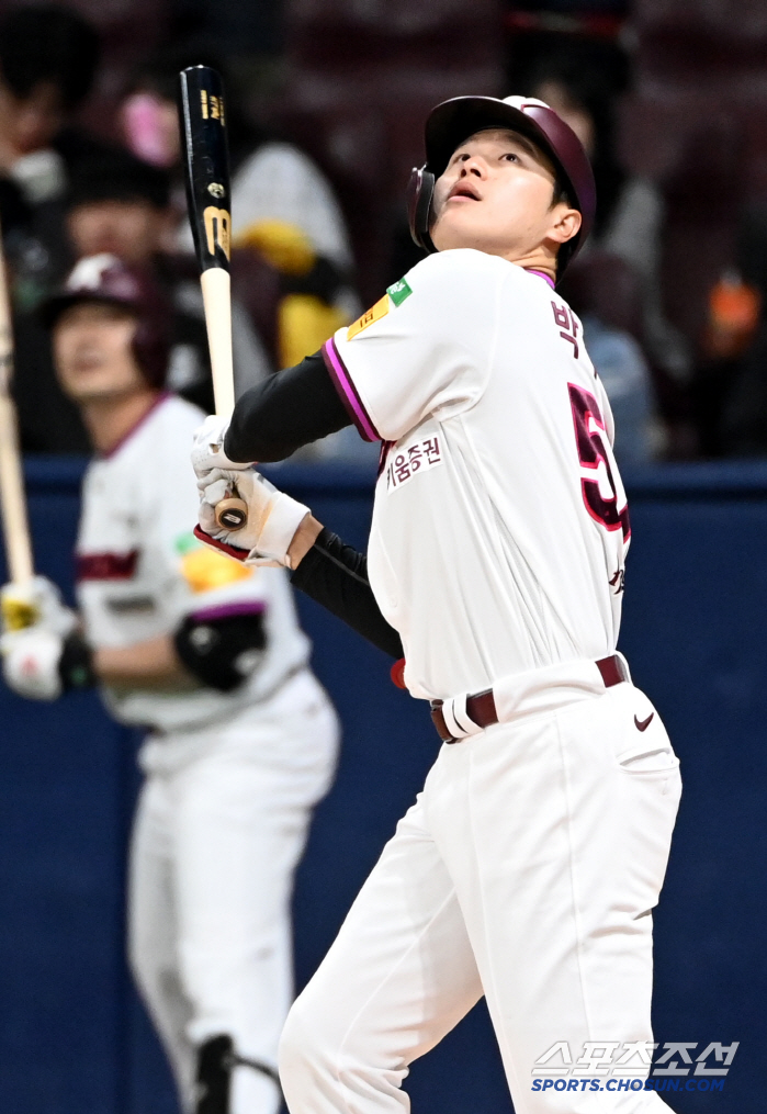 Who said we are last? Rookie Yeo Dong-wook, Kim Won-joong, the Final Fourkium, beat Lotte to finish joint third in the exhibition game. 