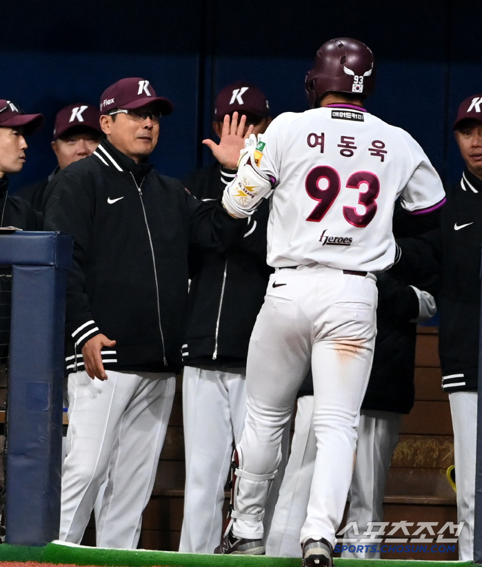 Who said we are last? Rookie Yeo Dong-wook, Kim Won-joong, the Final Fourkium, beat Lotte to finish joint third in the exhibition game. 