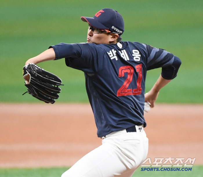 Will it catch LG off guard, who would have expected to sit down? Lotte's second starter, Park Se-woong, will go out. 