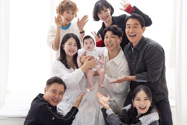 7 billion Park Soo-hong ♥ Kim Daye, 100th day party for lucky daughter..a happy family