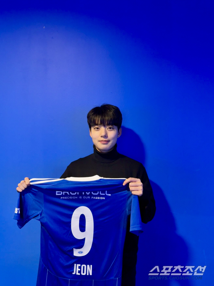 Future of female soccer Jeon Yu-kyung Monster Holan's team MoldeFK Women's joining number 9 on a one-year contract 