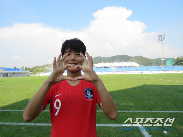 Future of female soccer Jeon Yu-kyung Monster Holan's team MoldeFK Women's joining number 9 on a one-year contract 