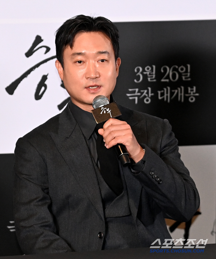 How does it feel to watch Cho Woo-jin and Lee Byung-hun's spectacular title match