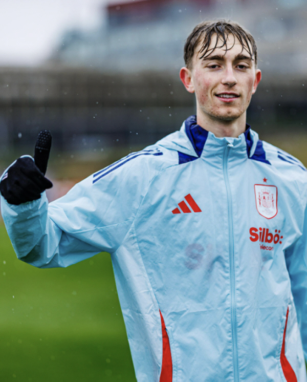 The Netherlands → Spain → Italy → England's young rising star who moved to Europe at a young age, a big hit at the age of 19 when he was selected as a national university