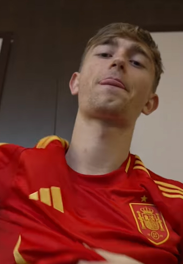  The Netherlands → Spain → Italy → England's young rising star who moved to Europe at a young age, a big hit at the age of 19 when he was selected as a national university