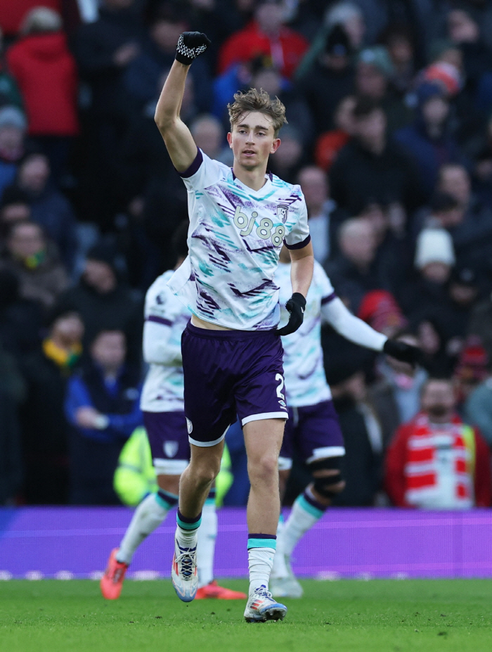  The Netherlands → Spain → Italy → England's young rising star who moved to Europe at a young age, a big hit at the age of 19 when he was selected as a national university