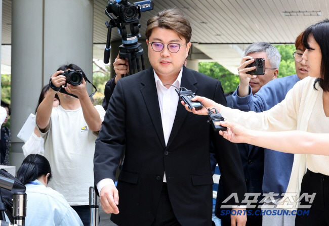  Prosecutors, Kim Ho-joong's second trial was also sentenced to three and a half years in prison...Kim Ho-joong's social sorry