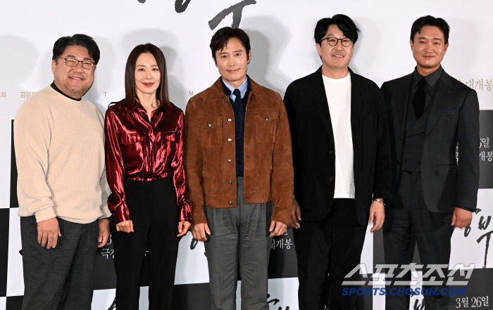  Go Chang-seok Moon Jung-hee Lee Byung-hun Hyun Bong-sik Cho Woo-jin, please look forward to the match