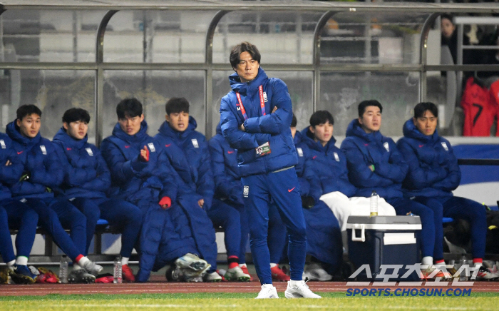 Coach Hong Myung-bo's unfortunate draw against Oman, the worst game in the final qualifying round 