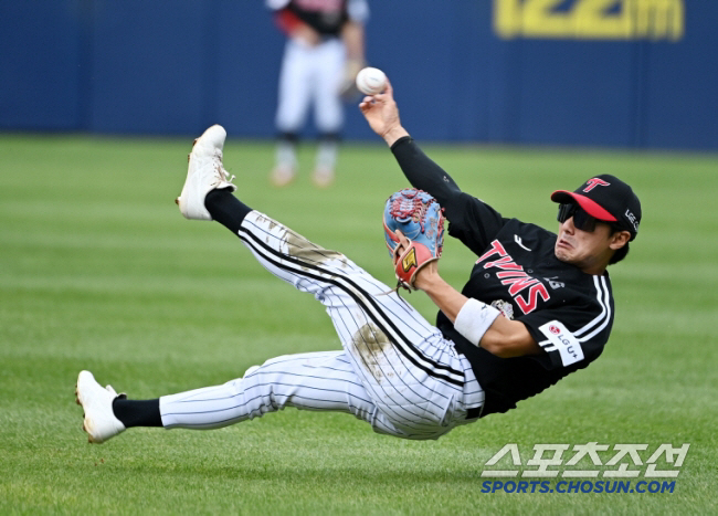 Kim Sun-bin, An Chi-hong, Park Min-woo, Shin Min-jae, Go Seung-min, Kang Seung-ho, and Song Sung-moon. 2025 The best second baseman is someone 