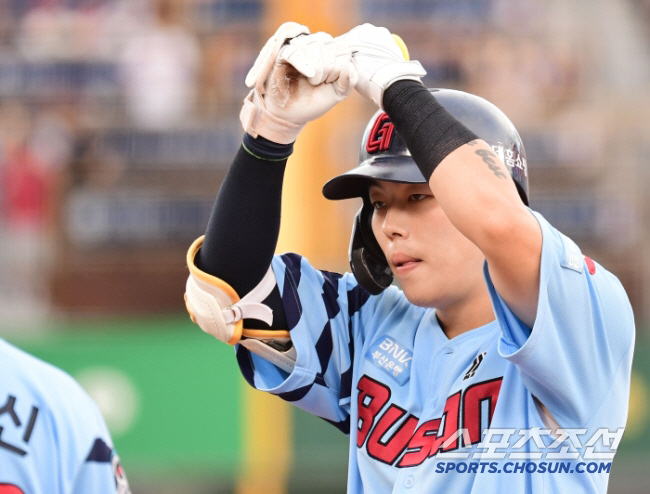 Kim Sun-bin, An Chi-hong, Park Min-woo, Shin Min-jae, Go Seung-min, Kang Seung-ho, and Song Sung-moon. 2025 The best second baseman is someone 