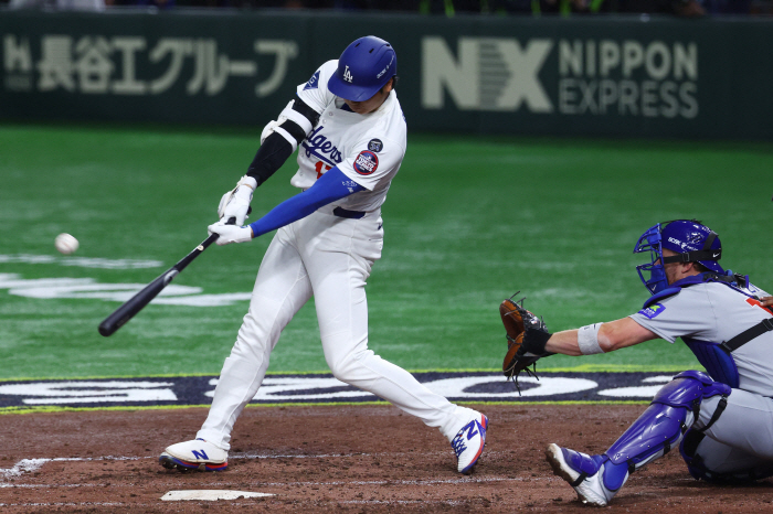 The name of the spectator who missed the Ohtani home run ball was also kept as a heirloom for Ohtani from Koshien, a 10-year-old baseball boy with a mouse in the hands of the home run ball 