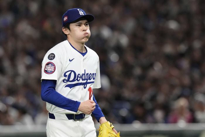 The name of the spectator who missed the Ohtani home run ball was also kept as a heirloom for Ohtani from Koshien, a 10-year-old baseball boy with a mouse in the hands of the home run ball 