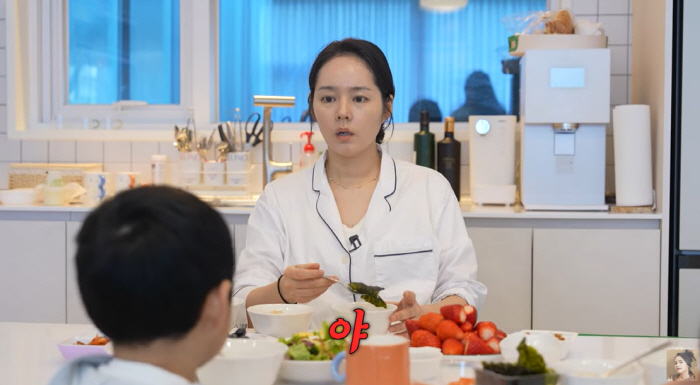 Yeon Jung-hoon ♥ Han Ga-in, don't eat a serious face like a discipline for eating. (Mrs. Liberty)