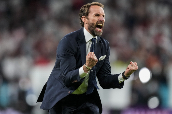 The master shot the master Director Tuchel Southgate? There's no identity...Criticism of the Full-time Director's System of Characteristic Verbal Speech