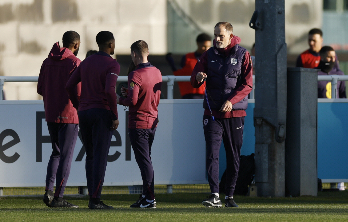 The master shot the master Director Tuchel Southgate? There's no identity...Criticism of the Full-time Director's System of Characteristic Verbal Speech