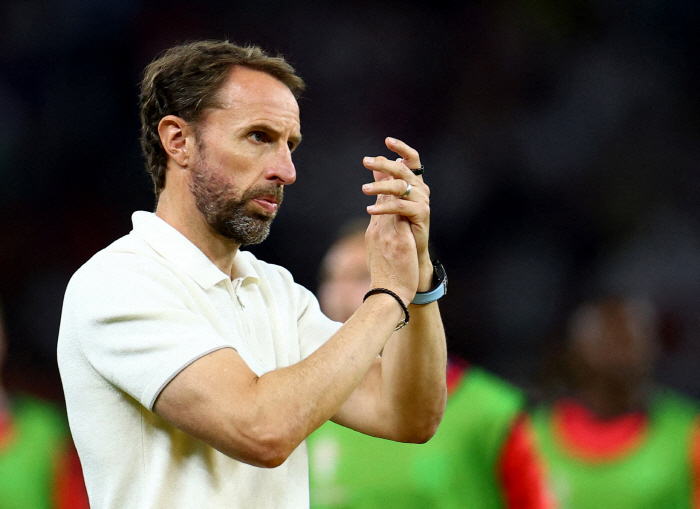 The master shot the master Director Tuchel Southgate? There's no identity...Criticism of the Full-time Director's System of Characteristic Verbal Speech