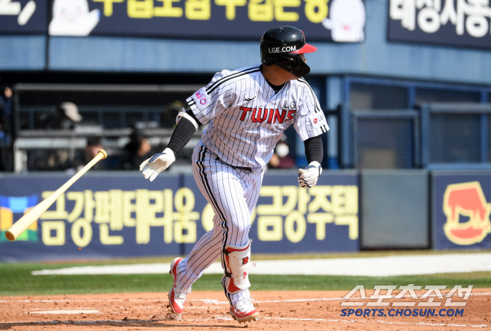 I thought it was a fastball, but it flew 128 meters at 166 kilometers, making it my first homer of the 2025 season. I'm happy to hit my first homer of the season 