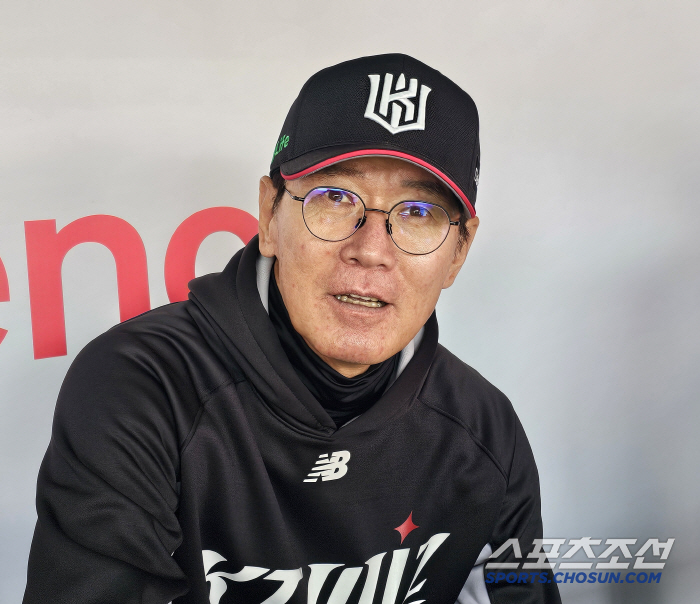 It's not Ryu Hyun-jin in the opening game? Coach Lee Kang-chul expected Ponce. I can't help but use the country either