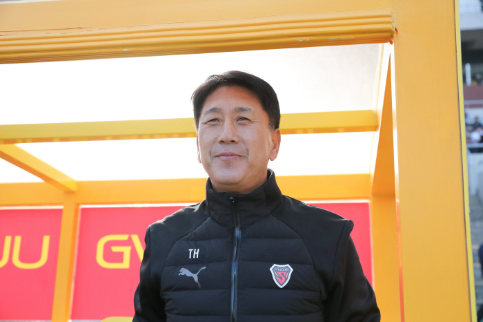  01 → 21 → 22 → 32! Kang Hyun-je Theater Goal Pohang is thrilled to win his first victory of the season after catching the undefeated Gwangju