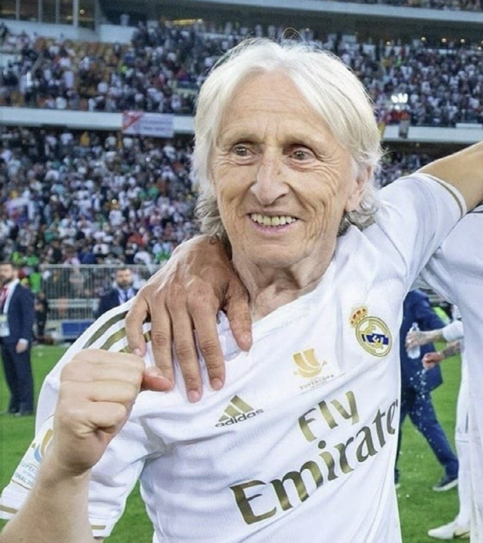 The gray-haired old man is running!→ Will he continue to play until retirement? Will Modric and Real be re-signed next year? There's no sign of separation