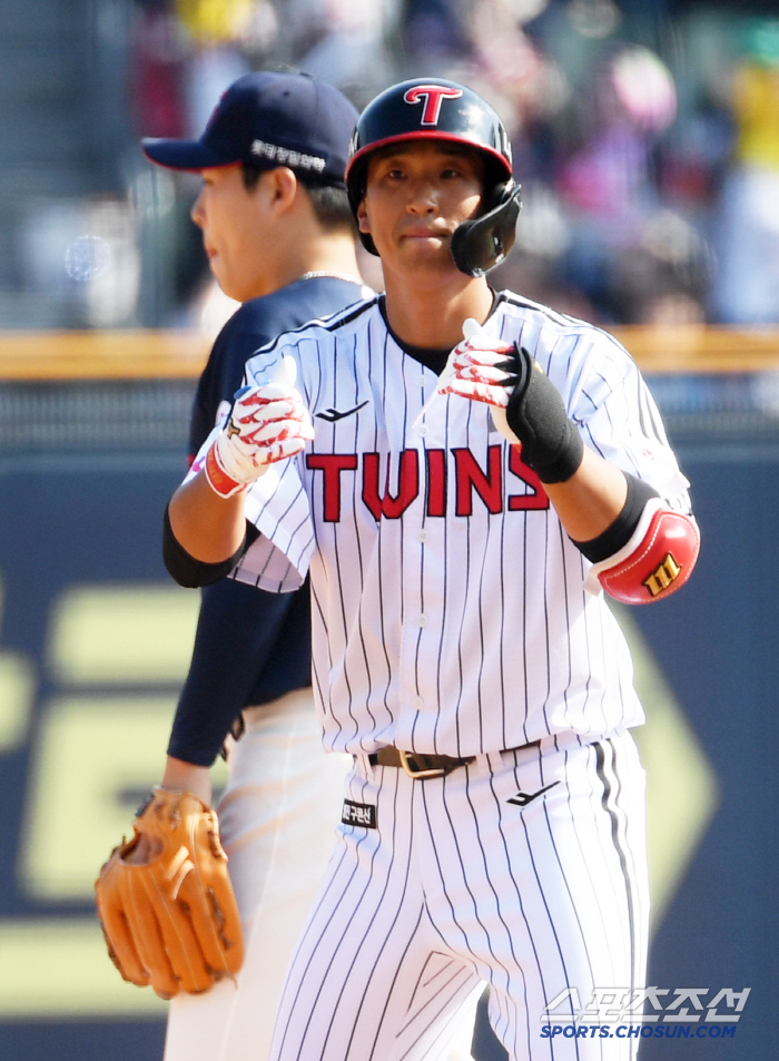 No hits in 3 at-bats → No hits in 2 at-bats → 3 hits in 4 at-bats in the opening game, so spring is finally here for the home run king in the exhibition game