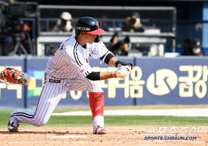 No hits in 3 at-bats → No hits in 2 at-bats → 3 hits in 4 at-bats in the opening game, so spring is finally here for the home run king in the exhibition game