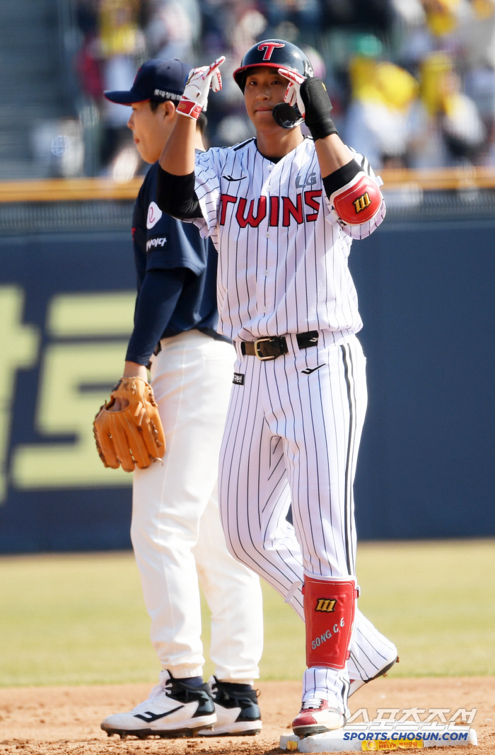 No hits in 3 at-bats → No hits in 2 at-bats → 3 hits in 4 at-bats in the opening game, so spring is finally here for the home run king in the exhibition game