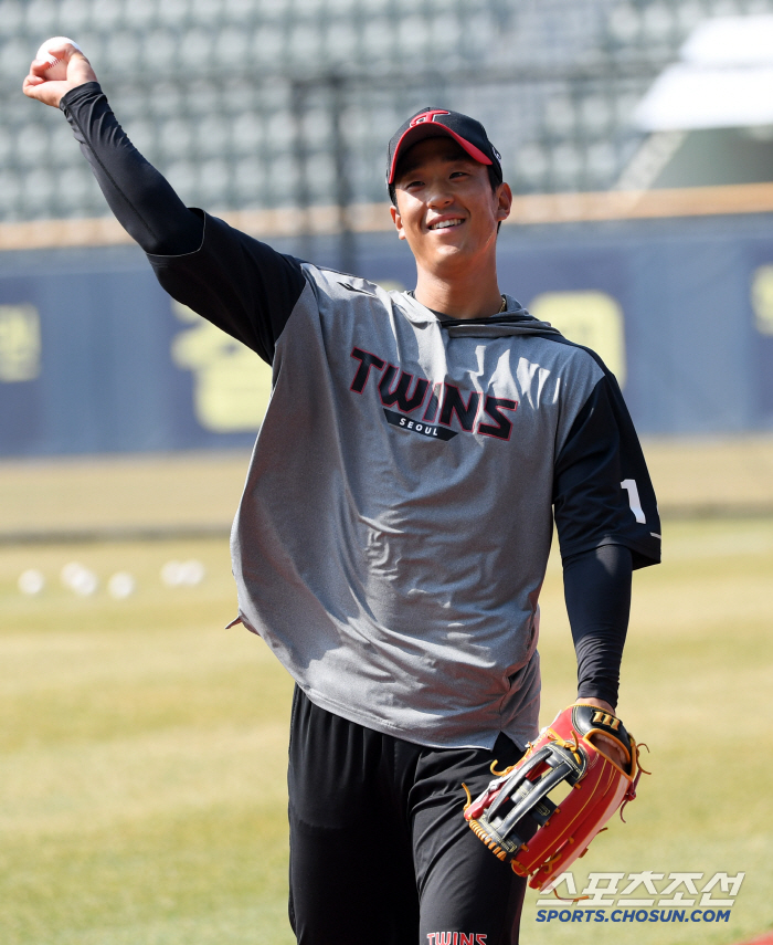 No hits in 3 at-bats → No hits in 2 at-bats → 3 hits in 4 at-bats in the opening game, so spring is finally here for the home run king in the exhibition game