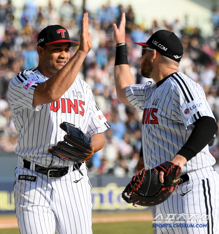 That's why I didn't say anything. 3K in 8 innings in the exhibition game → 8K in 6 innings in the opening game. K-parade with a fork ball that changed the grip before the season.15 wins that I haven't won in 13 years. I want to win this season