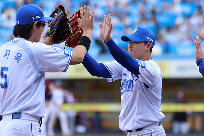 This cheering while playing baseball, the first 155km Super Rookie ball shook Lapak, and this was rather the site of Bae Chan-seung's festival