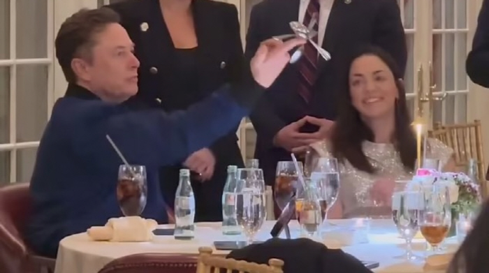 Elon Musk Plays Spoons At President's Dinner...Do you want to get attention?