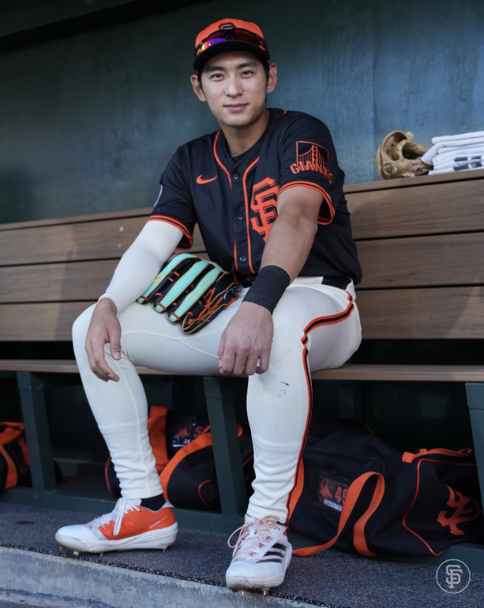 First at bat back? The SF club immediately announced the RBI double, Lee Jung-hoo booked the third center fielder for the opening game of the dry season with a hit on the clothesline