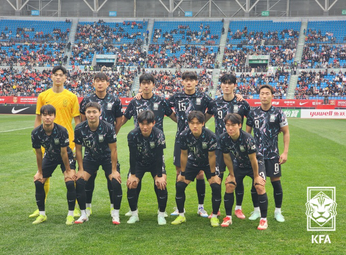 Korea's U22 interim coach Lee Chang-hyun is angry at the biased judgment..The referee always favors the Chinese team