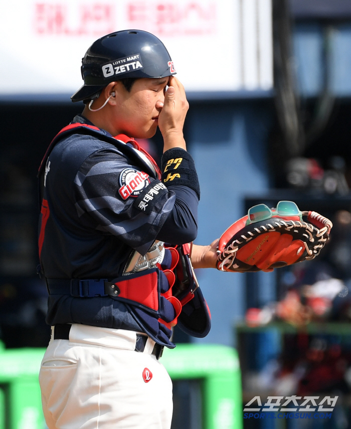 8 billion catchers  2.1 billion FA must-win groups all have low conditions...Manager Kim Tae-hyung's sigh, who watched 22 runs  7 home runs for the second consecutive time in the opening period 