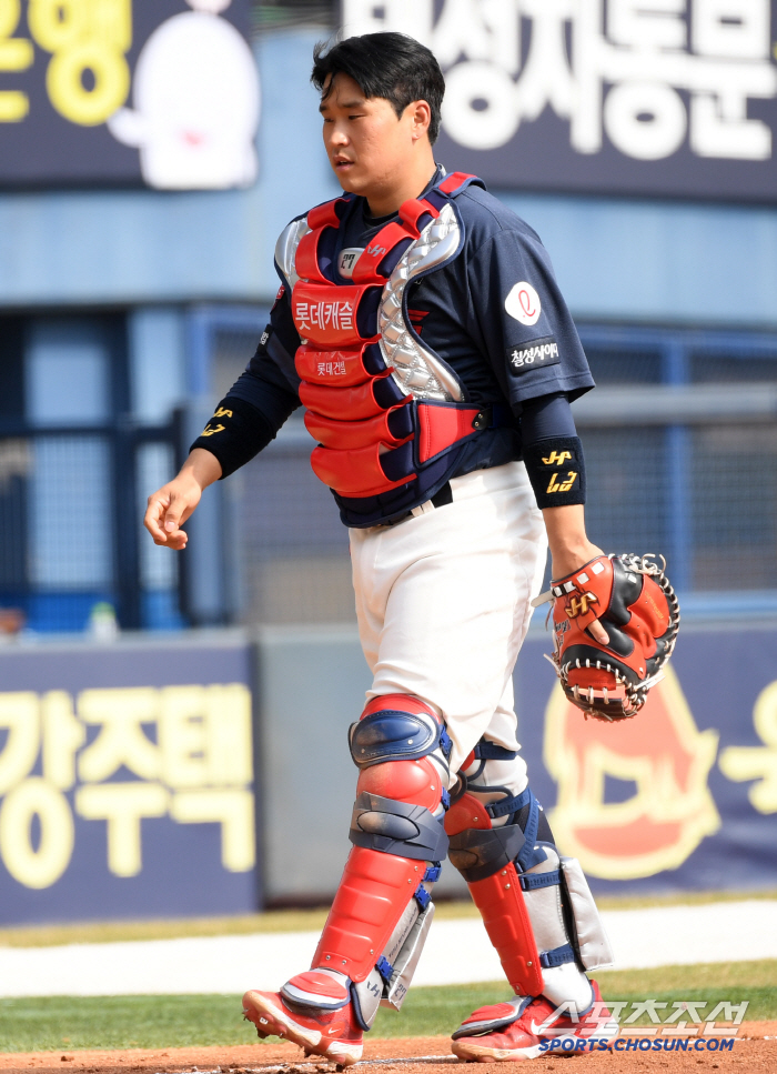 8 billion catchers  2.1 billion FA must-win groups all have low conditions...Manager Kim Tae-hyung's sigh, who watched 22 runs  7 home runs for the second consecutive time in the opening period 