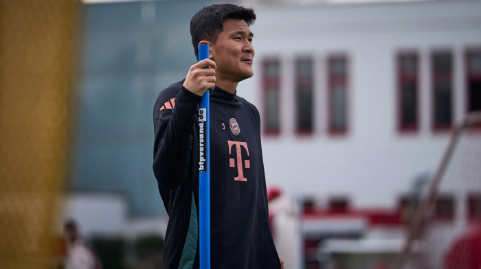 Awesome! I'm glad I rested Iron Pillar, Kim Min-jae, who returned to Munich Training Center, is quick to recover from his Achilles tendon injury. The weekend's prospects appear