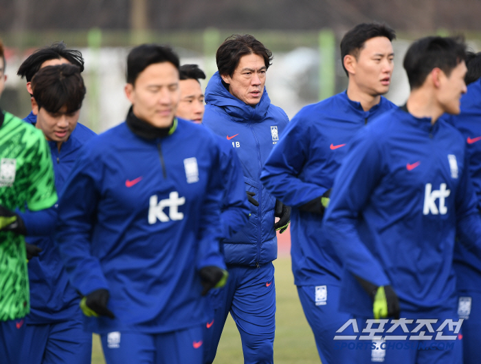 Awesome! I'm glad I rested Iron Pillar, Kim Min-jae, who returned to Munich Training Center, is quick to recover from his Achilles tendon injury. The weekend's prospects appear