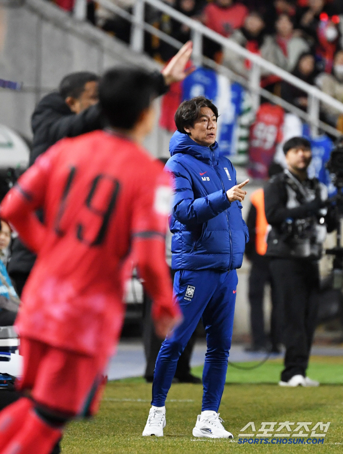  Kim Min-jae's vacancy is still big...Lee Jae-sung's first goal → Park Yong-woo's error → Altamari's equalizer Hong Myung-bo-ho, anxious, 11 in the first half