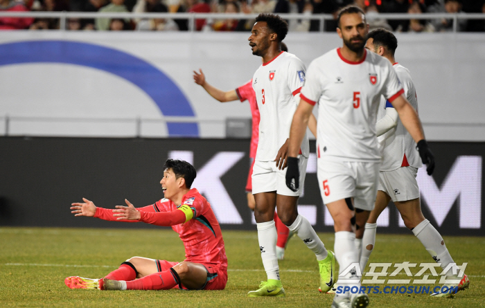  Kim Min-jae's vacancy is still big...Lee Jae-sung's first goal → Park Yong-woo's error → Altamari's equalizer Hong Myung-bo-ho, anxious, 11 in the first half