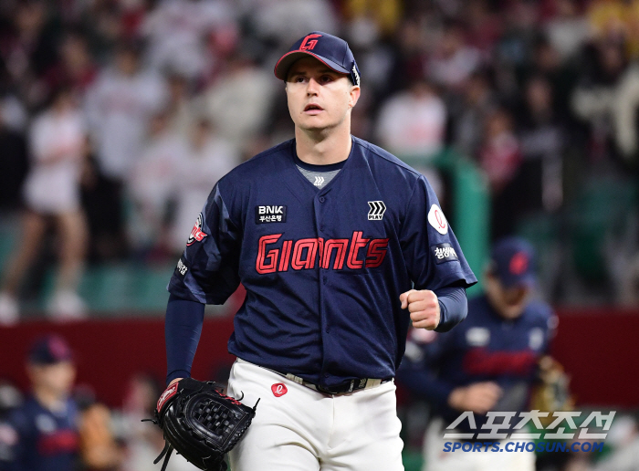 From the first win of the season to the extended 11th Lotte Cinema! Davison pitched 7 perfect innings → Eredia tied at the bottom of the 9th inning → Son Ho-young's 11th inning final hit...Stop SSG from winning 3 games in a row 