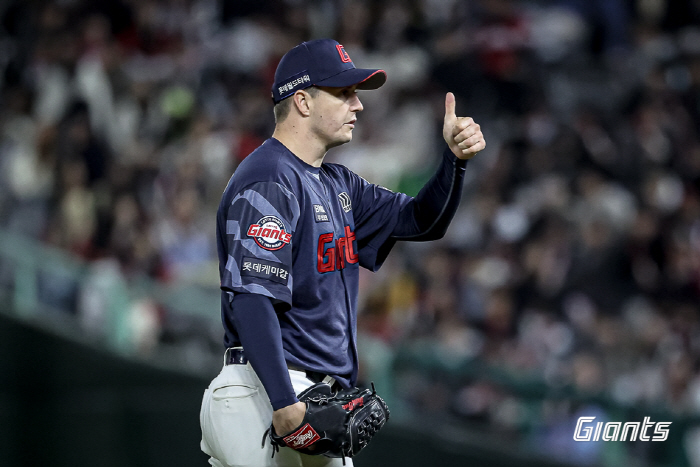 From the first win of the season to the extended 11th Lotte Cinema! Davison pitched 7 perfect innings → Eredia tied at the bottom of the 9th inning → Son Ho-young's 11th inning final hit...Stop SSG from winning 3 games in a row 